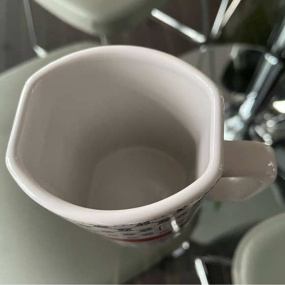 Cup with Lid - Picture 5 of 7